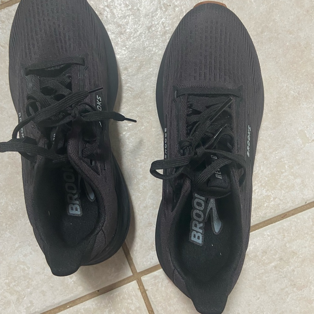 New Brooks Athletic Shoes - Black